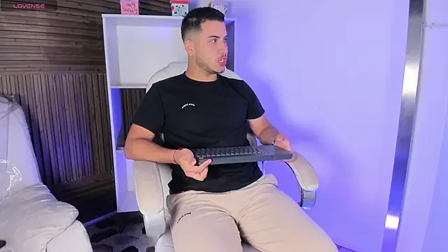 Axel grey  online show from November 14, 2025, 12:20 pm