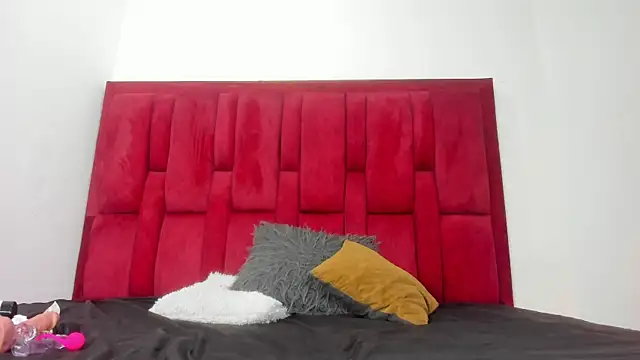 LilithVibe  online show from October 25, 2025, 4:11 am