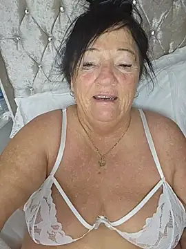 Angeldelightt online show from November 3, 2025, 2:09 pm