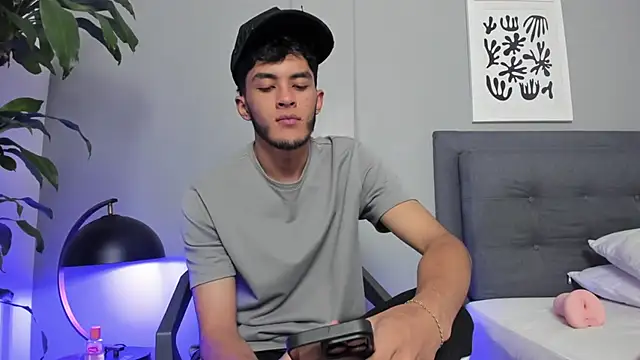 Snapshot of Tylerffoxx chatting on May 23, 2026, 9:03 pm Tylerffoxx online show from May 23, 2026, 9:03 pm