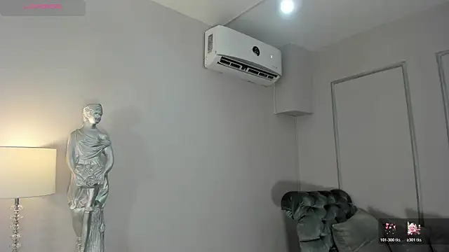 CarolineLee  online show from December 17, 2025, 10:37 pm