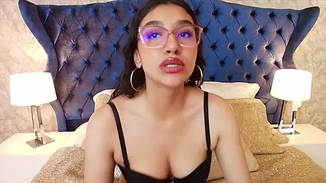 ValentiinaCruz online show from February 26, 2026, 9:15 pm