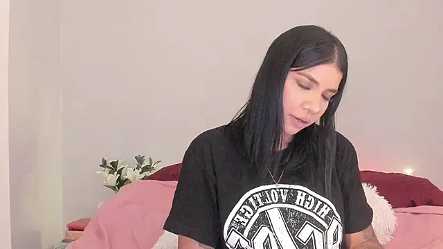 Laura-angeel online show from October 30, 2025, 7:00 pm