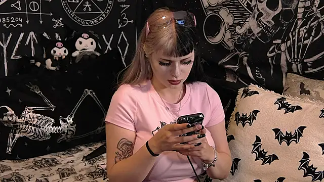 Paige Turner online show from April 24, 2026, 1:18 am