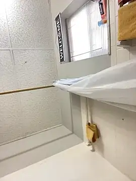 madsdeluxe online show from October 1, 2025, 8:02 pm