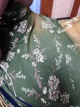 Snapshot of TAMIL_ELAKKIYA chatting on October 4, 2025, 1:45 pm TAMIL ELAKKIYA online show from October 4, 2025, 1:45 pm