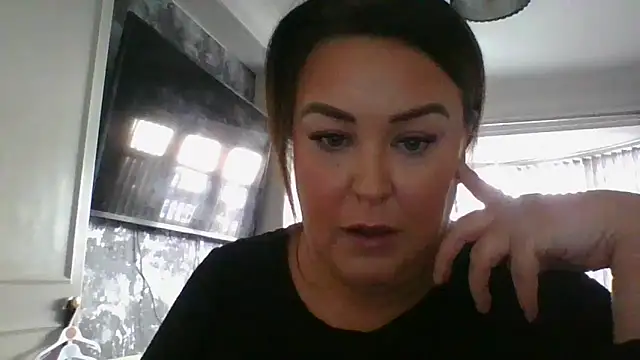 brunetslut online show from September 11, 2025, 1:55 pm