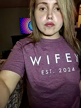 JuicyExxxperience online show from November 9, 2025, 3:27 pm