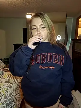 JuicyExxxperience online show from November 17, 2025, 1:37 pm