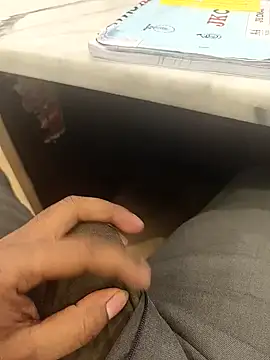 hotboy43339 online show from December 19, 2025, 2:48 am