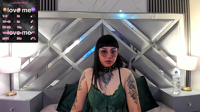 Snapshot of Ravenna666_ chatting on February 12, 2026, 8:19 pm Ravenna666 online show from February 12, 2026, 8:19 pm