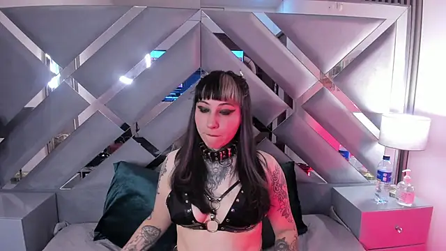 Snapshot of Ravenna666_ chatting on January 11, 2026, 7:10 pm Ravenna666 online show from January 11, 2026, 7:10 pm