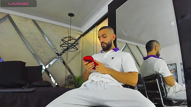 Yiyo10  online show from February 26, 2026, 3:23 pm