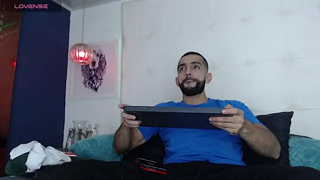 Yiyo10  online show from March 11, 2026, 9:42 pm