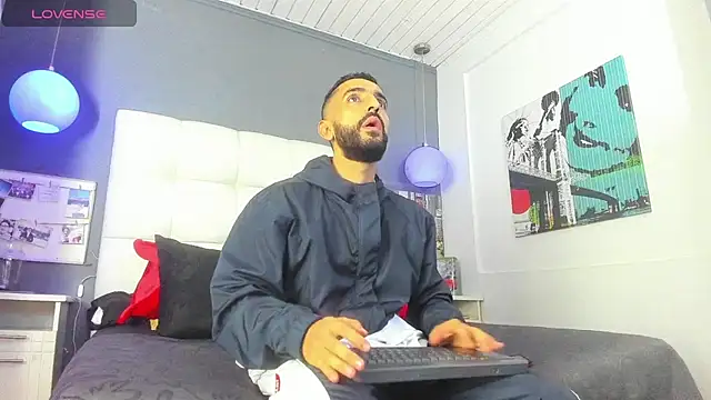 Yiyo10  online show from February 6, 2026, 4:19 am