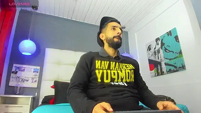 Yiyo10  online show from February 4, 2026, 4:29 am