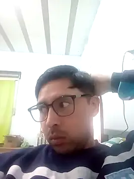 Tuslabios online show from July 29, 2026, 3:50 am