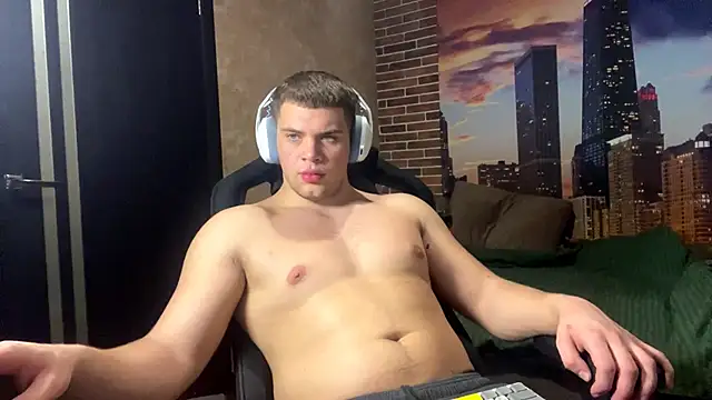 MusclePhantom online show from March 25, 2026, 9:35 pm