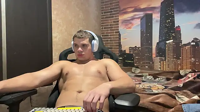 MusclePhantom online show from November 5, 2025, 9:07 pm