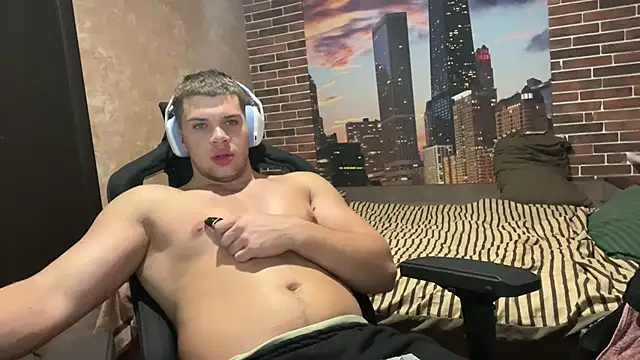 MusclePhantom online show from October 25, 2025, 8:42 pm