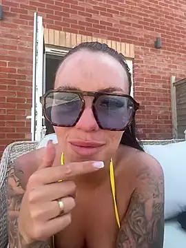 BELLABLACKXUK online show from June 19, 2026, 12:33 pm