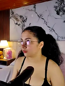 Snapshot of LunaRosse_ chatting on April 15, 2026, 11:49 am LunaRosse online show from April 15, 2026, 11:49 am