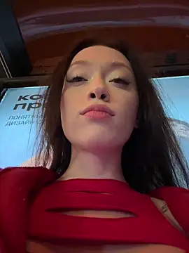 Snapshot of EstaVista chatting on September 18, 2025, 6:11 pm EstaVista online show from September 18, 2025, 6:11 pm