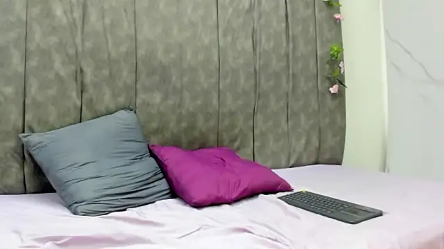 Lucia78couple online show from October 8, 2025, 3:52 am