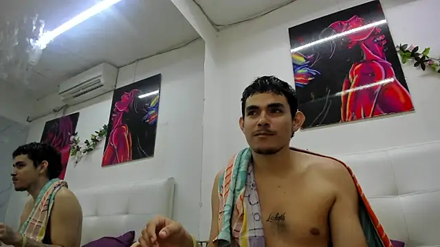 Lucia78couple online show from October 22, 2025, 7:02 pm