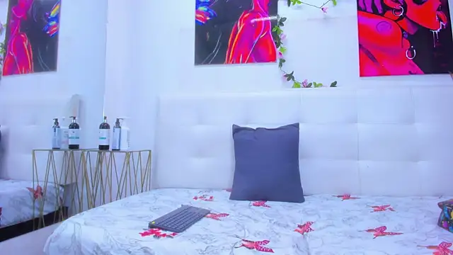 Lucia78couple online show from January 8, 2026, 8:15 pm