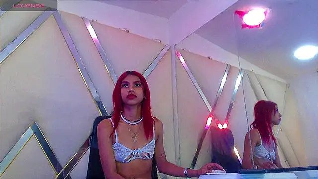 Snapshot of TifannyHott chatting on February 5, 2026, 7:32 pm TifannyHott online show from February 5, 2026, 7:32 pm