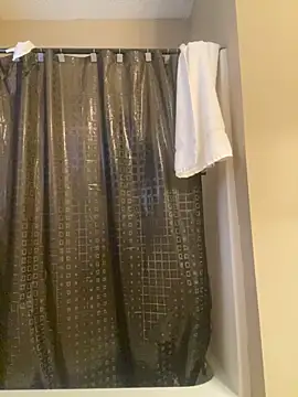 huhgtr online show from November 26, 2025, 5:24 pm