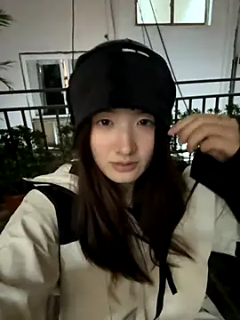 Snapshot of Moonlight-23 chatting on November 8, 2025, 1:14 pm Moonlight-23 online show from November 8, 2025, 1:14 pm