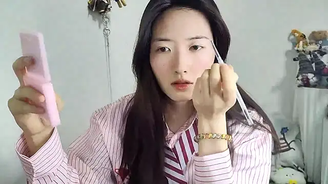 Snapshot of Moonlight-23 chatting on January 6, 2026, 1:59 pm Moonlight-23 online show from January 6, 2026, 1:59 pm