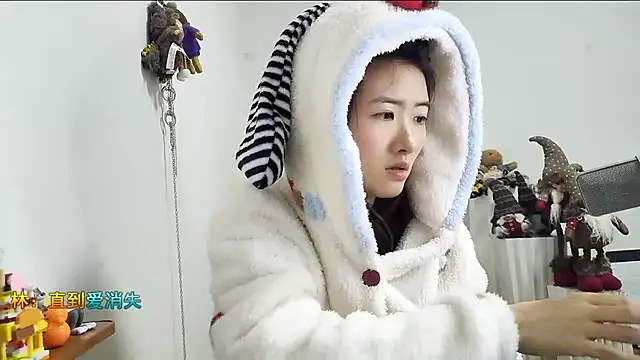 Snapshot of Moonlight-23 chatting on December 15, 2025, 1:06 pm Moonlight-23 online show from December 15, 2025, 1:06 pm