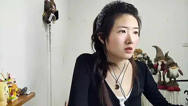 Snapshot of Moonlight-23 chatting on December 21, 2025, 12:51 pm Moonlight-23 online show from December 21, 2025, 12:51 pm