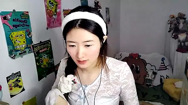 Snapshot of Moonlight-23 chatting on October 16, 2025, 6:43 am Moonlight-23 online show from October 16, 2025, 6:43 am