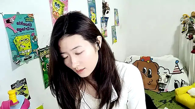 Snapshot of Moonlight-23 chatting on October 14, 2025, 12:39 pm Moonlight-23 online show from October 14, 2025, 12:39 pm