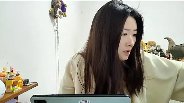 Snapshot of Moonlight-23 chatting on December 14, 2025, 1:17 pm Moonlight-23 online show from December 14, 2025, 1:17 pm