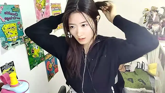 Snapshot of Moonlight-23 chatting on October 12, 2025, 12:50 pm Moonlight-23 online show from October 12, 2025, 12:50 pm