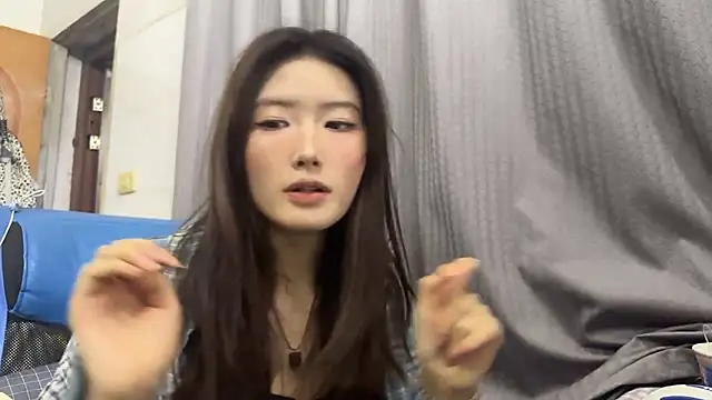 Snapshot of Moonlight-23 chatting on November 23, 2025, 12:26 pm Moonlight-23 online show from November 23, 2025, 12:26 pm