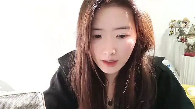 Snapshot of Moonlight-23 chatting on November 28, 2025, 2:17 pm Moonlight-23 online show from November 28, 2025, 2:17 pm