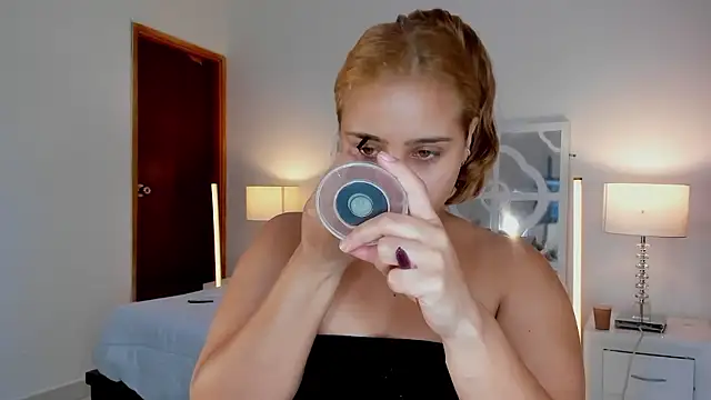 Snapshot of MikaelaStone chatting on January 19, 2026, 10:41 am MikaelaStone online show from January 19, 2026, 10:41 am