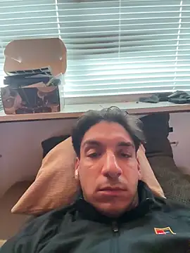 Snapshot of makezd12 chatting on October 12, 2025, 2:51 pm makezd12 online show from October 12, 2025, 2:51 pm