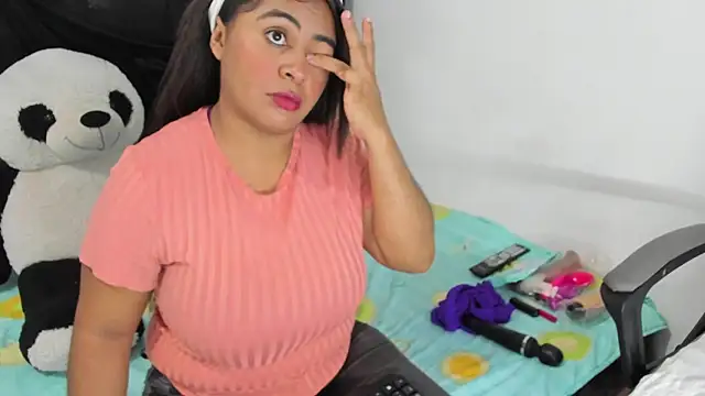 Snapshot of AndreaSweet2 chatting on October 31, 2025, 2:35 pm AndreaSweet2 online show from October 31, 2025, 2:35 pm