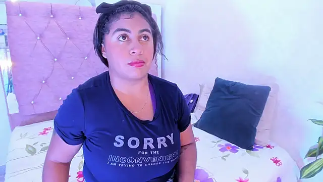 Snapshot of AndreaSweet2 chatting on December 16, 2025, 7:51 pm AndreaSweet2 online show from December 16, 2025, 7:51 pm