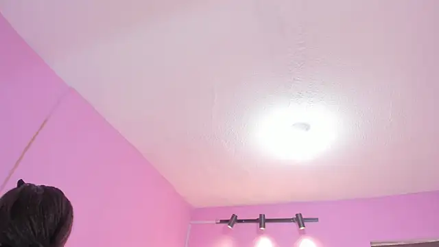 Snapshot of AndreaSweet2 chatting on December 17, 2025, 8:03 pm AndreaSweet2 online show from December 17, 2025, 8:03 pm