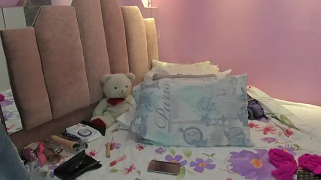 Snapshot of AndreaSweet2 chatting on November 14, 2025, 7:50 pm AndreaSweet2 online show from November 14, 2025, 7:50 pm