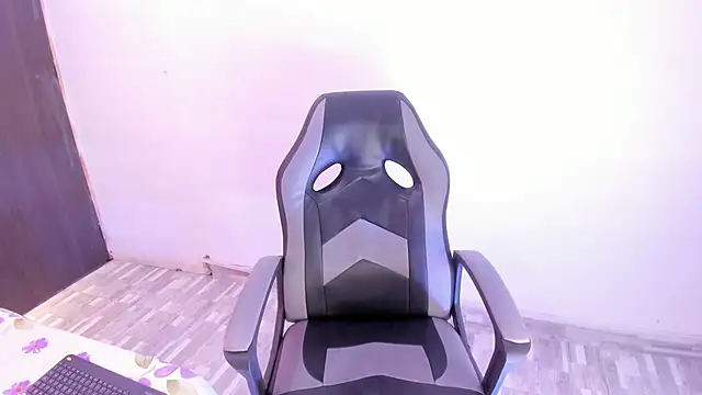 Snapshot of AndreaSweet2 chatting on January 7, 2026, 8:03 pm AndreaSweet2 online show from January 7, 2026, 8:03 pm