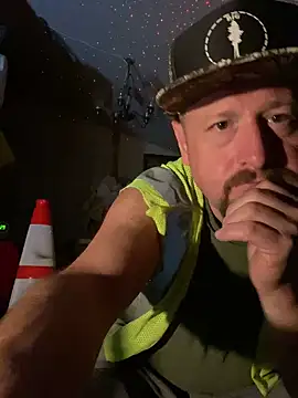 Snapshot of DAZZZ7878 chatting on October 8, 2025, 9:44 am DAZZZ7878 online show from October 8, 2025, 9:44 am